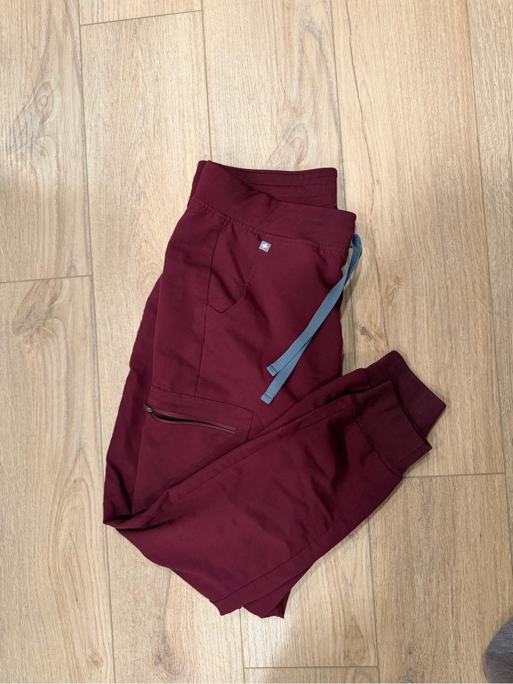 Figs Maroon Scrub Set - Picture 3 of 5